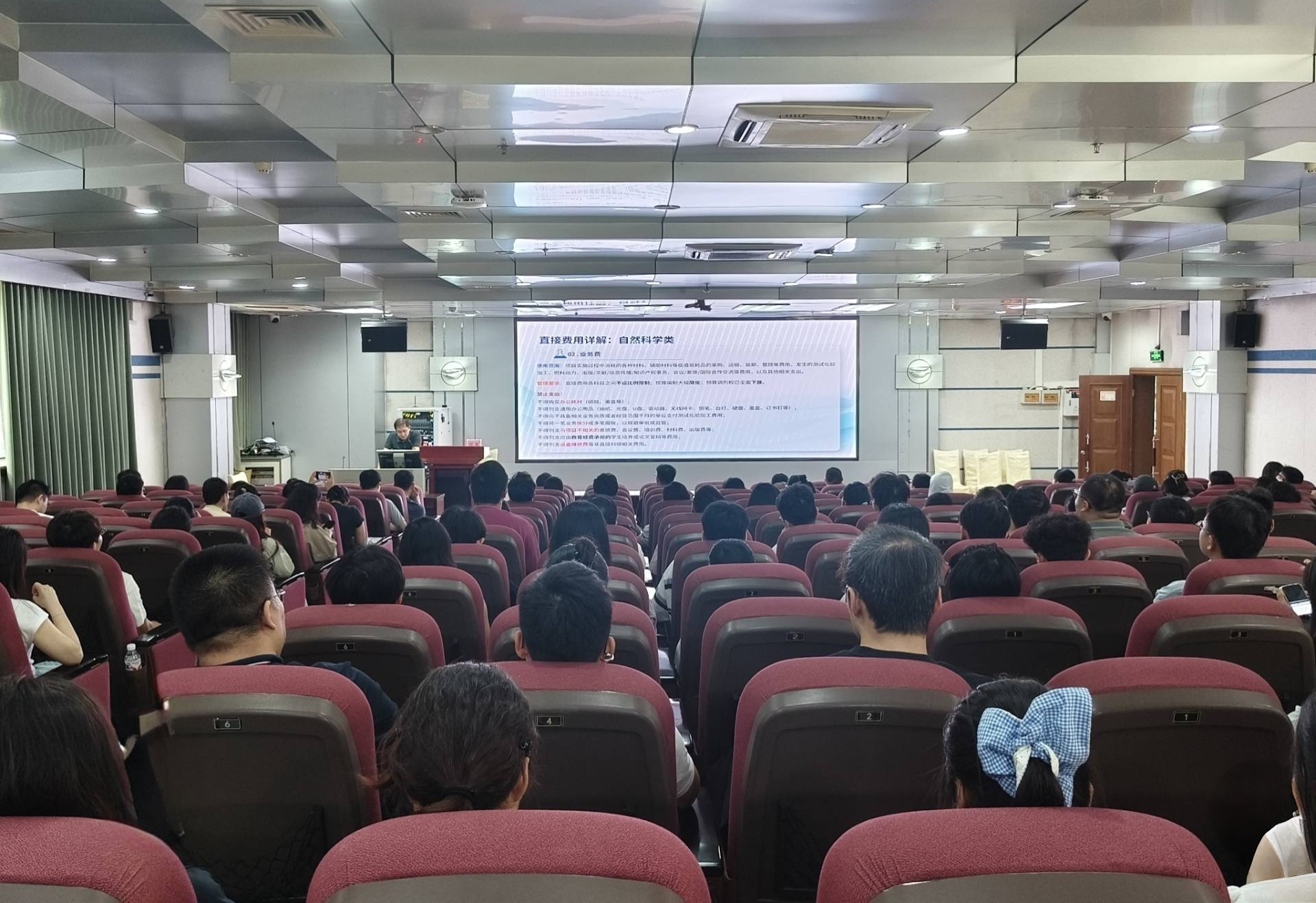 上午培训合照(P图后).jpg