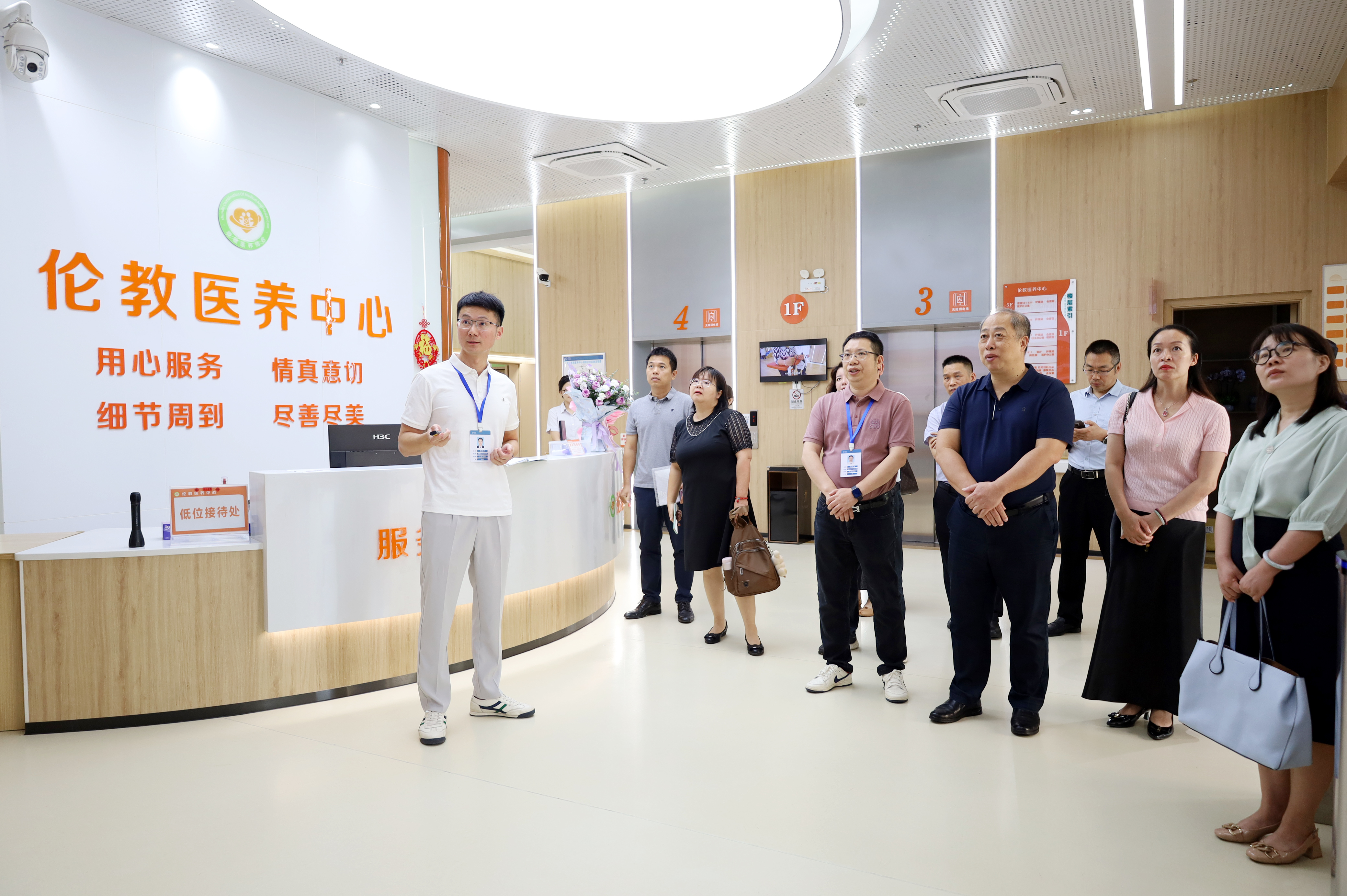 3伦教医院-参观.jpg